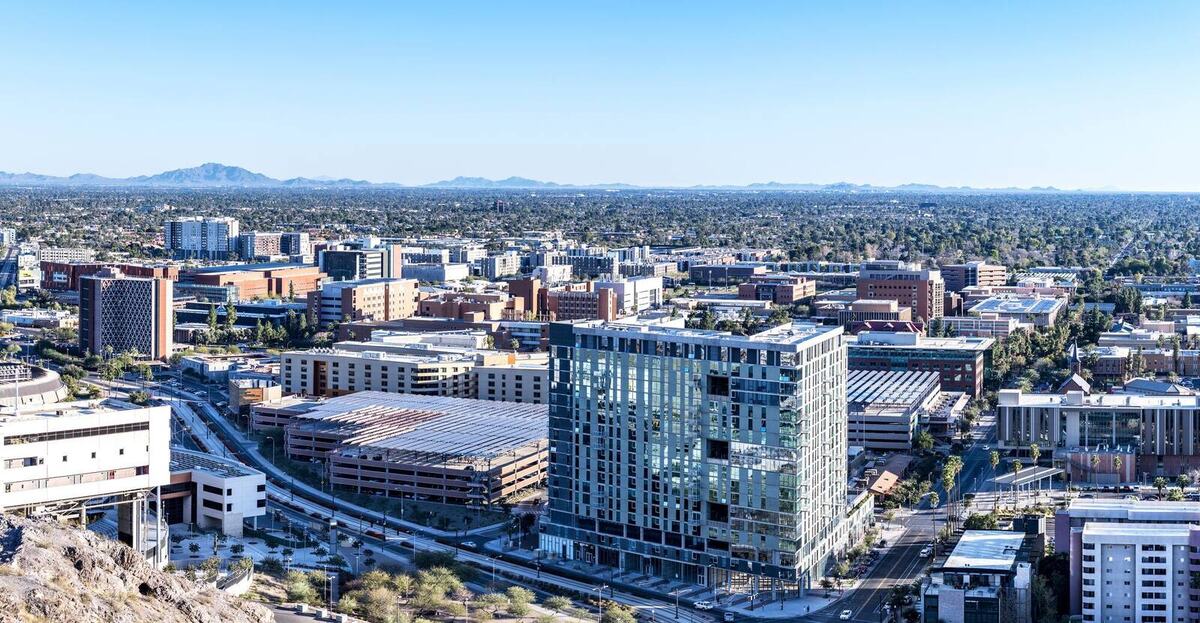 Phoenix seen from the hills, with the mountains on the horizon